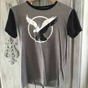 American Eagle mens size XS gray and black short sleeve t-shirt